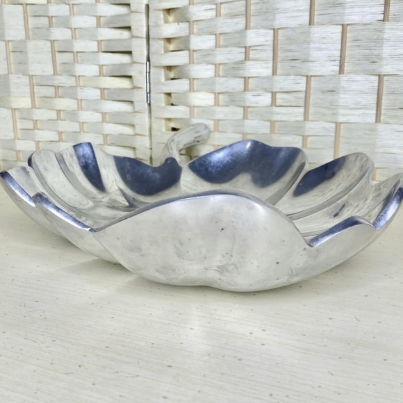 Vintage 90s Cast Aluminum 15" Leaf Bowl By Ihi India - Picture 2 of 7